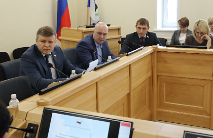 Вопросы обеспечения детей-сирот жильем рассмотрела комиссия по контрольной деятельности